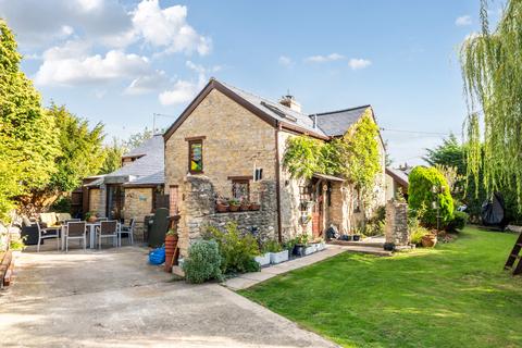 3 bedroom detached house for sale, Fewcott Road, Bicester OX27