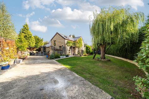 3 bedroom detached house for sale, Fewcott Road, Bicester OX27