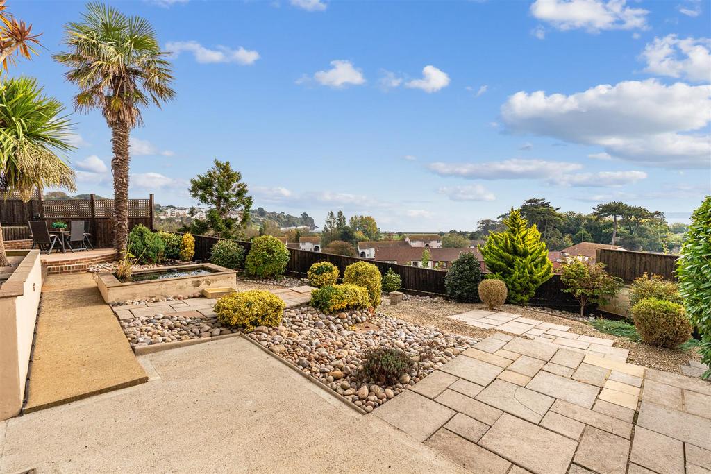 A09 - 83 Wheatlands Road, Paignton - 251001.jpg