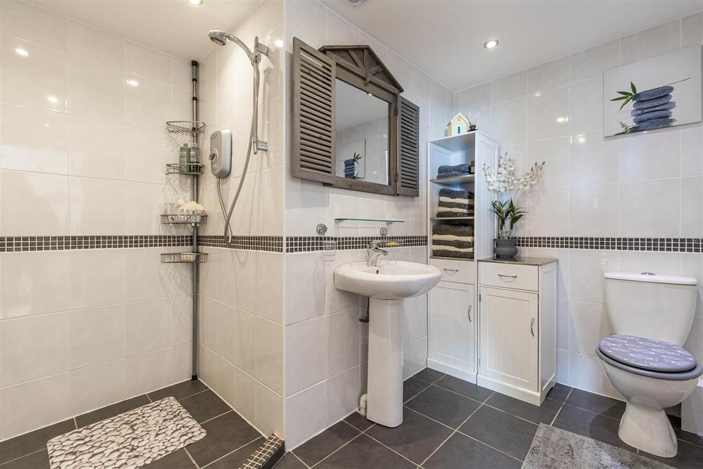 A37 - 83 Wheatlands Road, Paignton - 251001.jpg