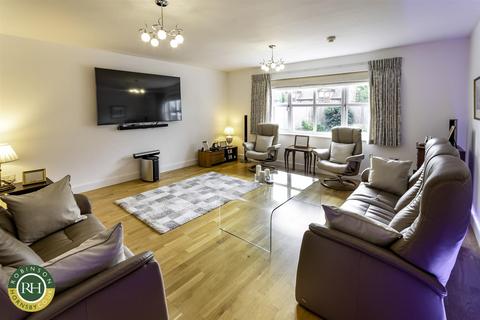 5 bedroom detached house for sale, Elm Tree Drive, Bawtry, Doncaster