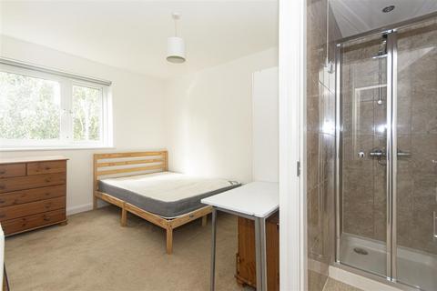 4 bedroom flat to rent, Batten Street