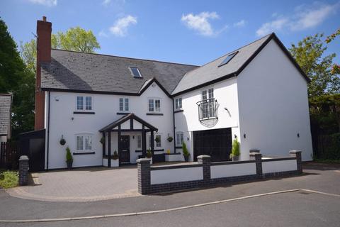 undefined, Carriage Close, Hale Village