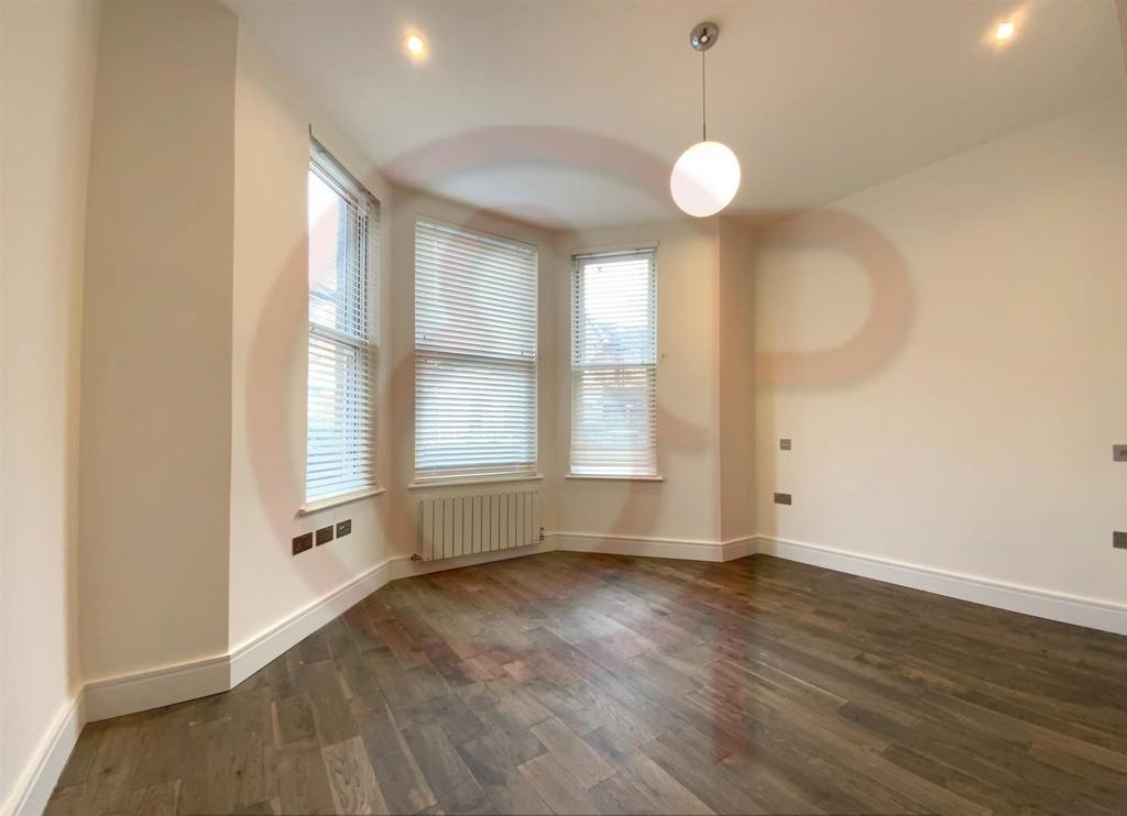 Master bedroom 1.jpg
