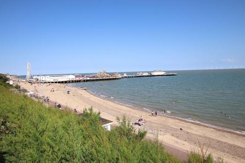 1 bedroom flat for sale, Imperial Court, Marine Parade West, Clacton on Sea, CO15