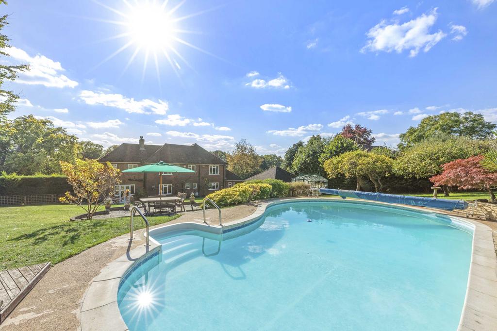 Three Oaks, The Close, SL8 5 PE (LOW RES)-21