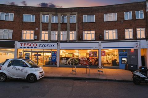32 Shaftesbury Circle, Harrow, HA2 0AT