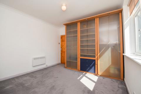 32 Shaftesbury Circle, Harrow, HA2 0AT