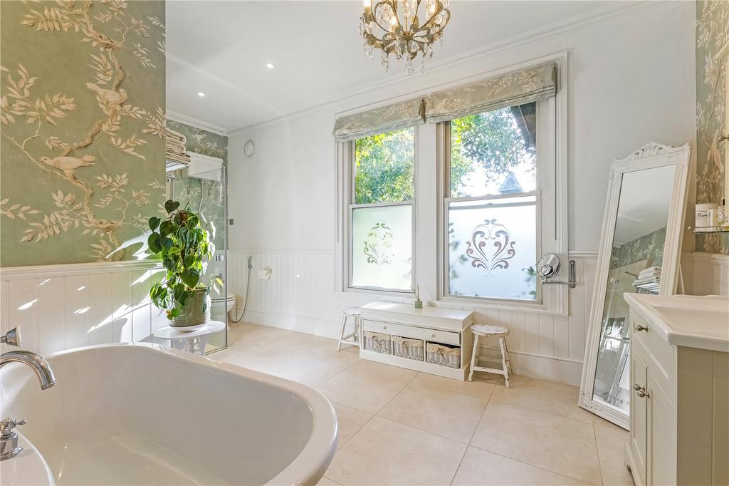 En Suite Bathroom