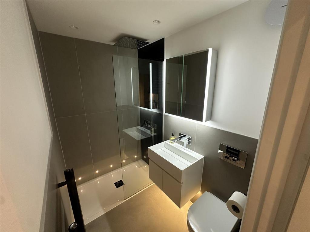 En-suite 2.jpg