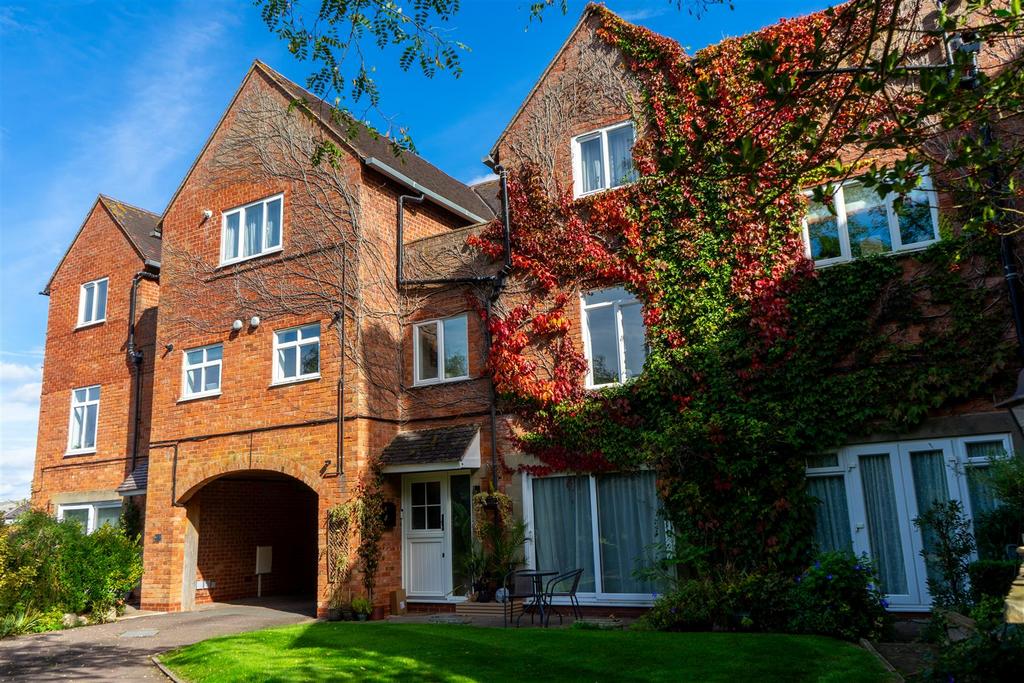 Exterior 3.jpg