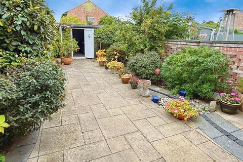 undefined, Pound Field, Wootton Wawen