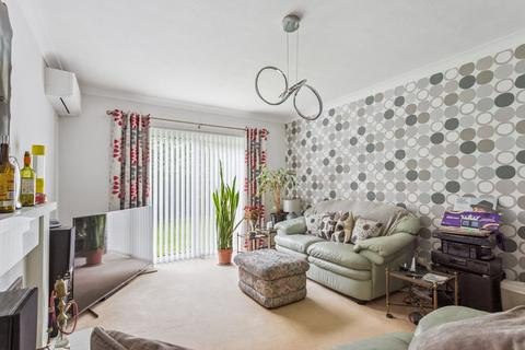 2 bedroom flat for sale, Pentland Road, Bushey, WD23