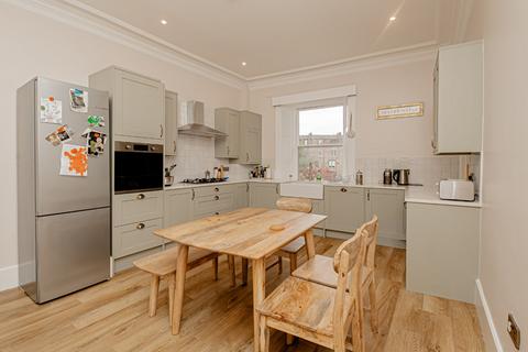 2 bedroom flat for sale, 4/3 Rosebery Crescent, Edinburgh, EH12