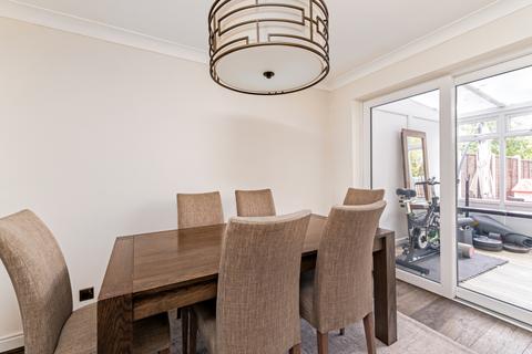 10 The Meadows, Sawbridgeworth, CM21 9PY