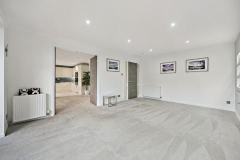 undefined, Ravenscourt, Thorntonhall, Glasgow, G74 5AZ