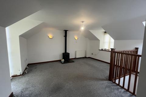 2 bedroom end of terrace house to rent, East Street, Okehampton EX20