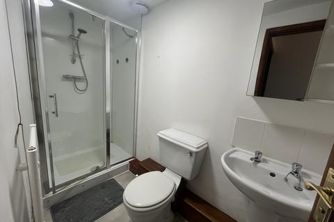 2 bedroom end of terrace house to rent, East Street, Okehampton EX20