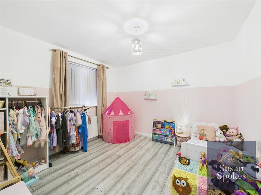 CAM01858 G0-PR0185-STILL022.jpg