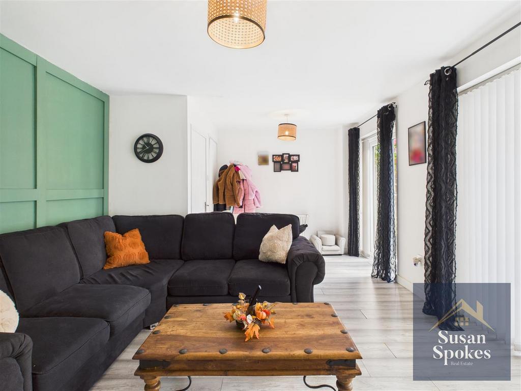 CAM01858 G0-PR0185-STILL003.jpg