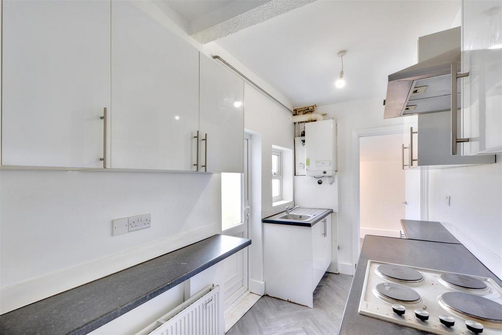 Kitchen 2.jpeg