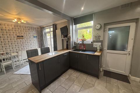 4 bedroom townhouse for sale, Overseal Road, New Parks