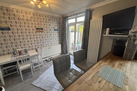 4 bedroom townhouse for sale, Overseal Road, New Parks
