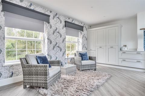 undefined, Allet, Truro