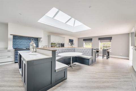 undefined, Allet, Truro