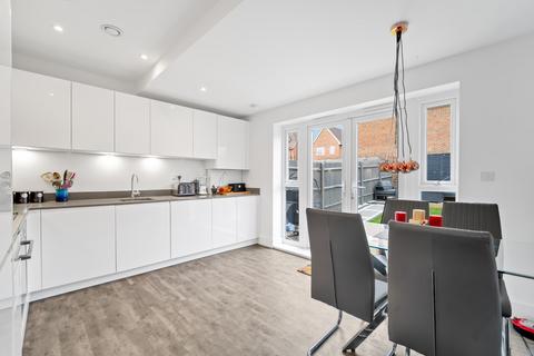 4 bedroom detached house for sale, Beatrice Square, Tadworth, KT20
