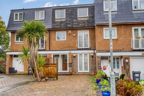 4 bedroom terraced house for sale, Milbank Court, Darlington