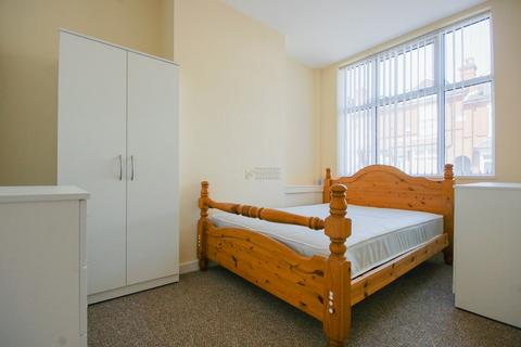 4 bedroom terraced house to rent, Exeter Road, Birmingham B29
