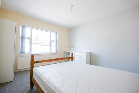 4 bedroom terraced house to rent, Exeter Road, Birmingham B29