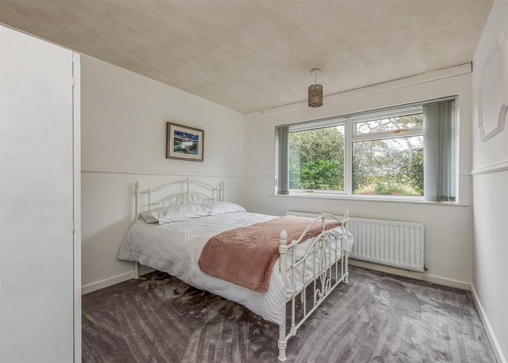 6 St Johns close-Bedroom 3.jpg