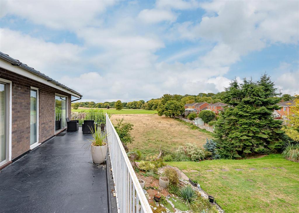 6 St Johns close-External.jpg