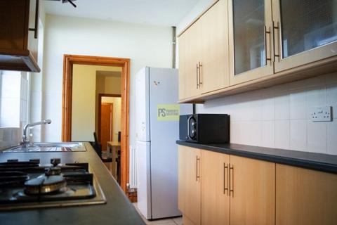 3 bedroom terraced house to rent, Milner Road, Birmingham B29