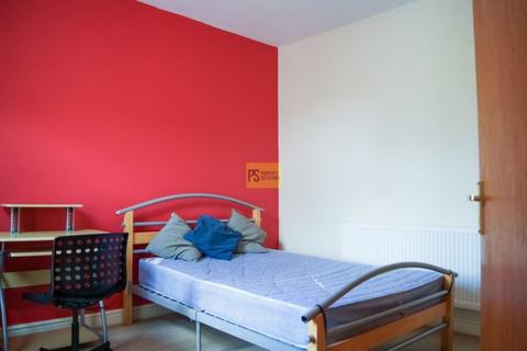 3 bedroom terraced house to rent, Milner Road, Birmingham B29