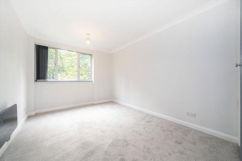 2 bedroom flat for sale, Brockley Combe, Weybridge KT13