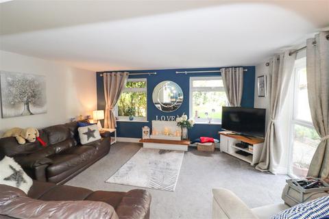 undefined, Carlton Crescent, Church Crookham GU52