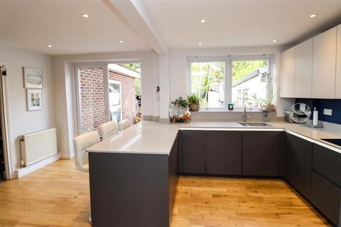 9 Carlton Crescent, Church Crookham, Fleet, GU52 6AP