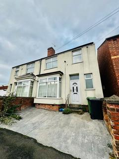 3 bedroom semi-detached house to rent, Richmond Road, Dudley, DY2 8QL