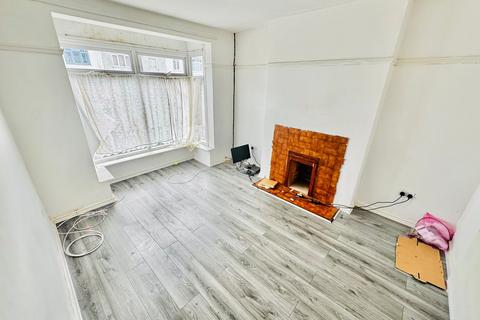 3 bedroom semi-detached house to rent, Richmond Road, Dudley, DY2 8QL