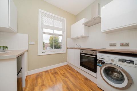 Studio to rent, Elsham Road, London W14