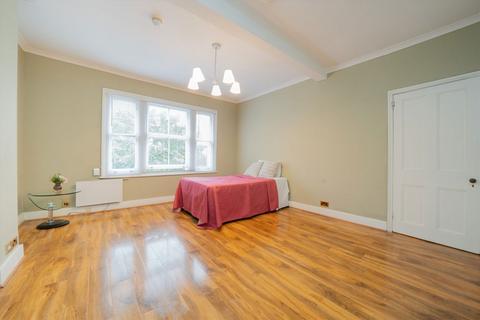 Studio to rent, Elsham Road, London W14