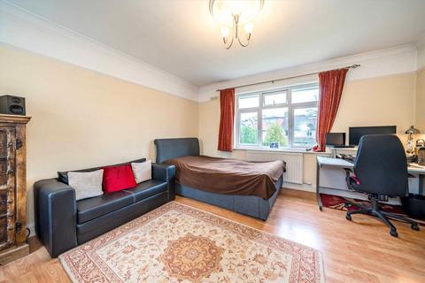 32 Leigham Drive, Isleworth, TW7 5LU