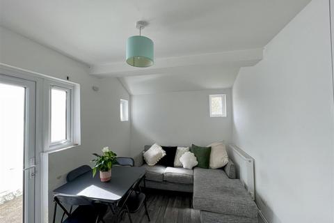 1 bedroom in a house share to rent, Redvers Road, Brighton