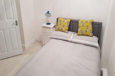 1 bedroom in a flat share to rent, Barnabas house, Central street, EC1V