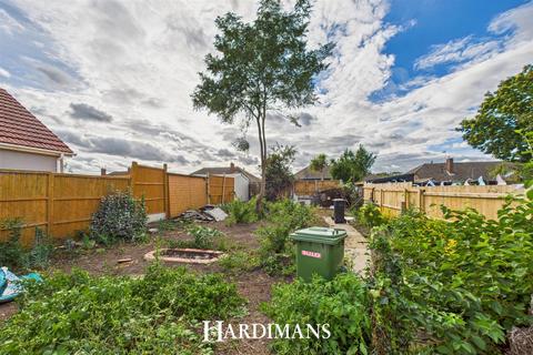 2 bedroom semi-detached bungalow for sale, Highland Way, Lowestoft