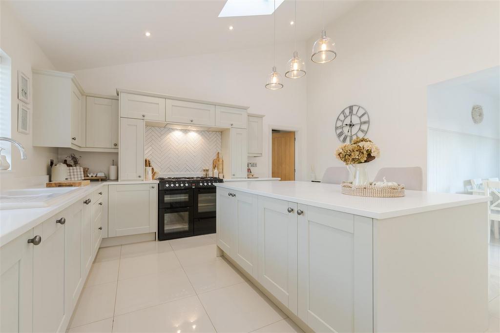 Additional kitchen photos