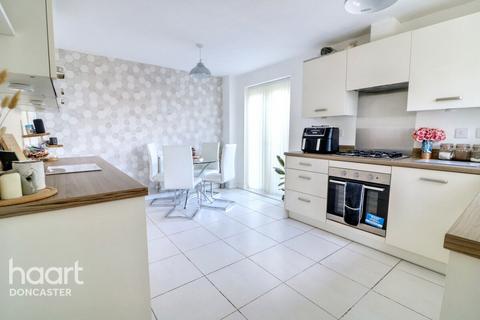 2 Flying Fox Crescent, Edlington, Doncaster, DN12 1DQ